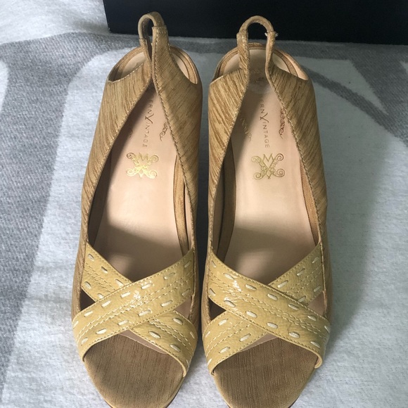 Modern vintage slingback wedges - Picture 2 of 5